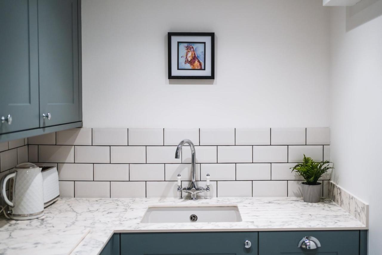 Otter'S Pocket Apartment แบลนด์ฟอร์ดฟอรัม ภายนอก รูปภาพ