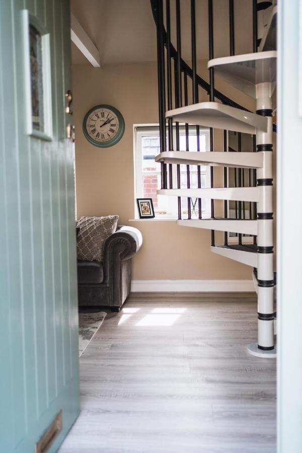 Otter'S Pocket Apartment แบลนด์ฟอร์ดฟอรัม ภายนอก รูปภาพ
